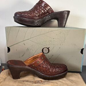 Born Women's Brown Woven Leather Clogs s8